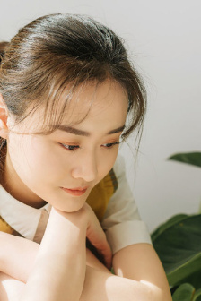 不扣纽的女孩详情介绍